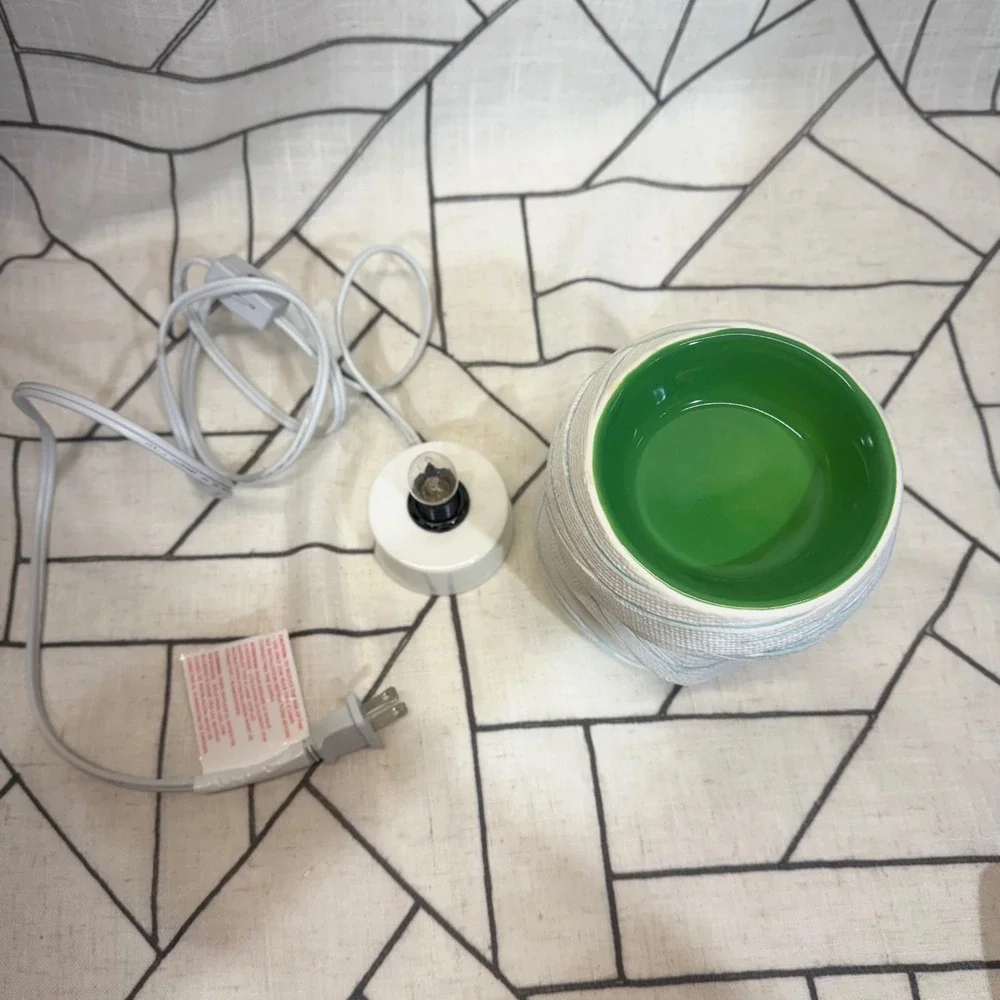Scentsy‎ Under Wraps Mummy Wax Warmer OS White Green Halloween Decor 62812